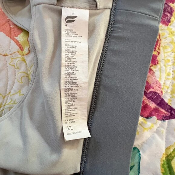 Fabletics Oasis Twist Medium Impact Sports Bra Grey Sz XL - Picture 8 of 8